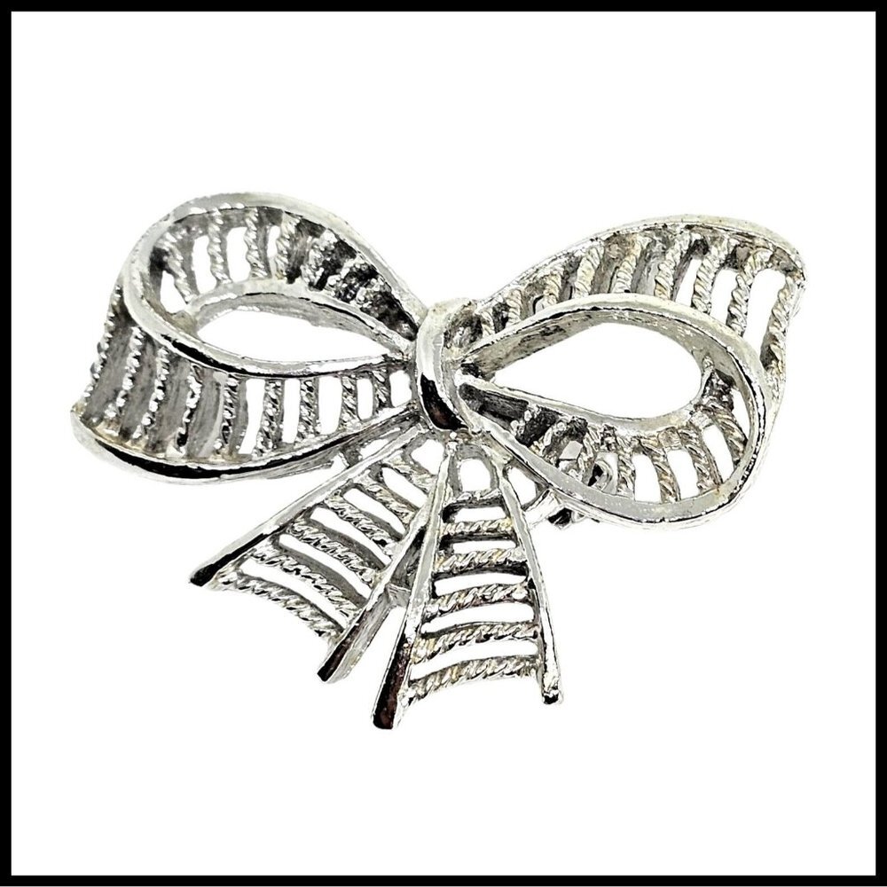Vintage Brooch Pin Signed Gerry's Bow‎ Holiday Silver Tone Modernist Open Work